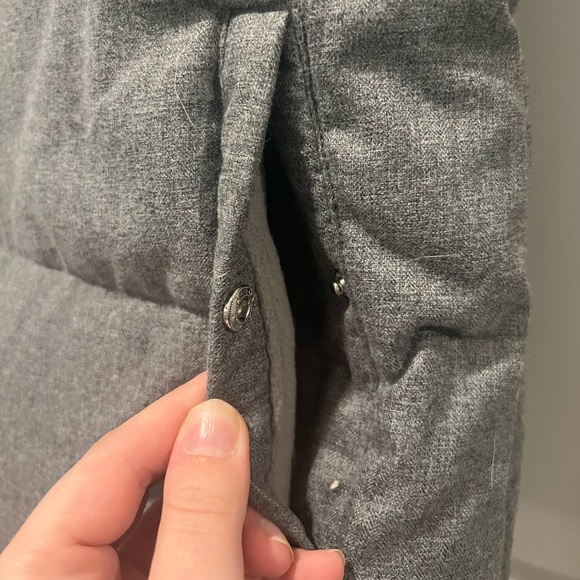 Women’s full length puffer vest - size medium - Picture 3 of 4